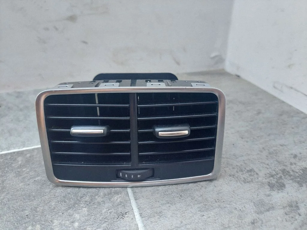 Rear air vent grill – Audi A6 Allroad C6 (2006-2011)