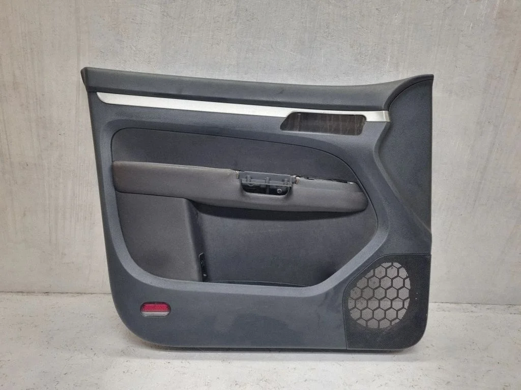 Eesmiste uste sisevooder – Volkswagen Touran I (2003-2010)