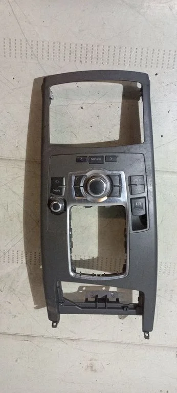 Keskkonsool – Audi A6 Allroad C6 (2006-2011)
