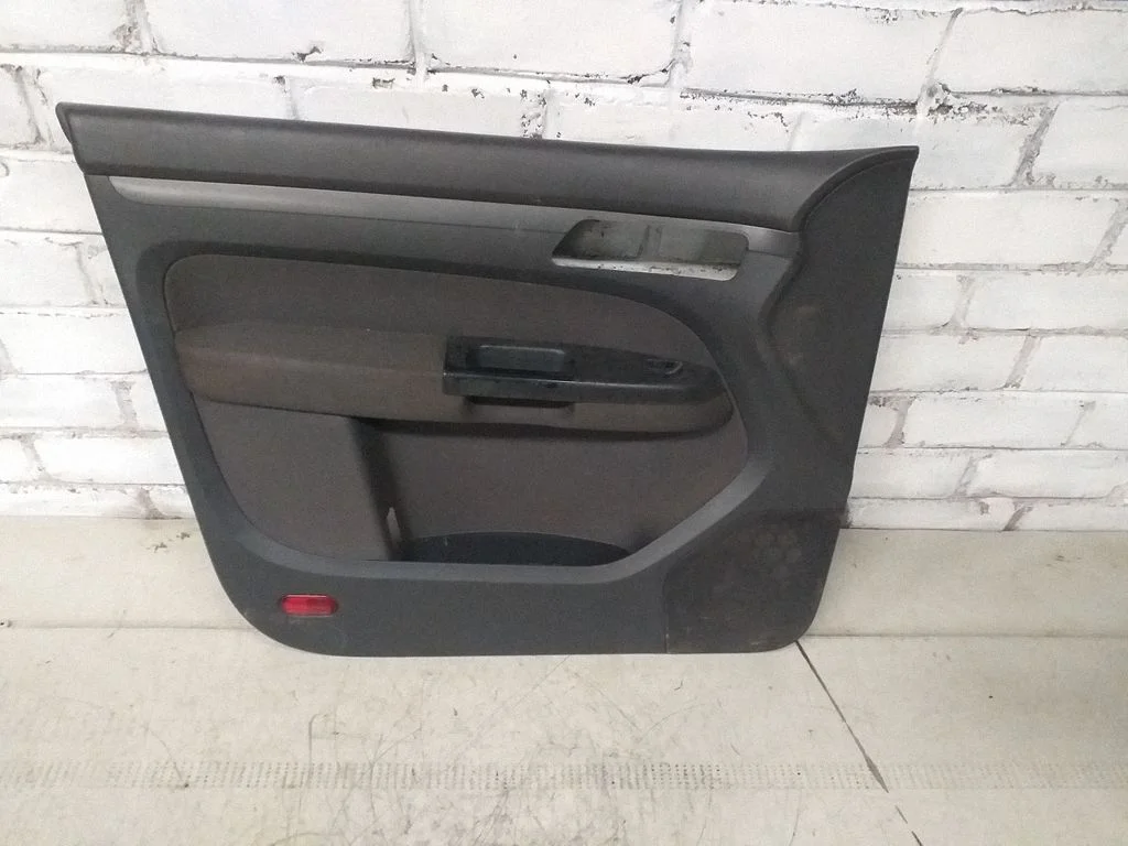 Eesmiste uste sisevooder – Volkswagen Touran I (2003-2010)