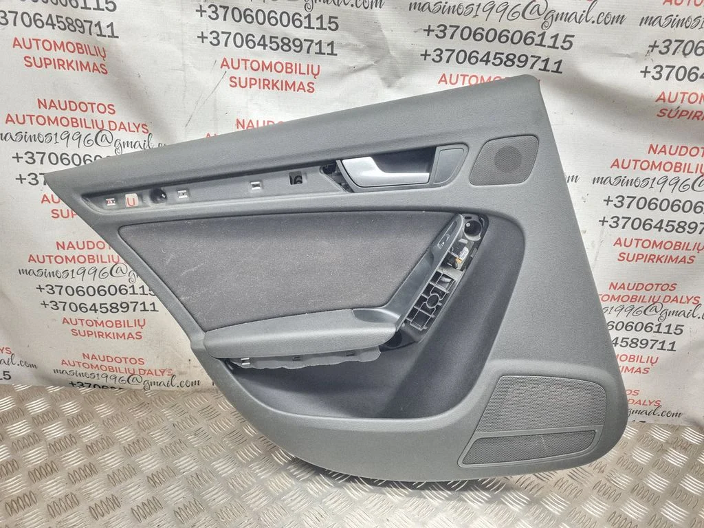 Boczek drzwi tylnych 8K0971693