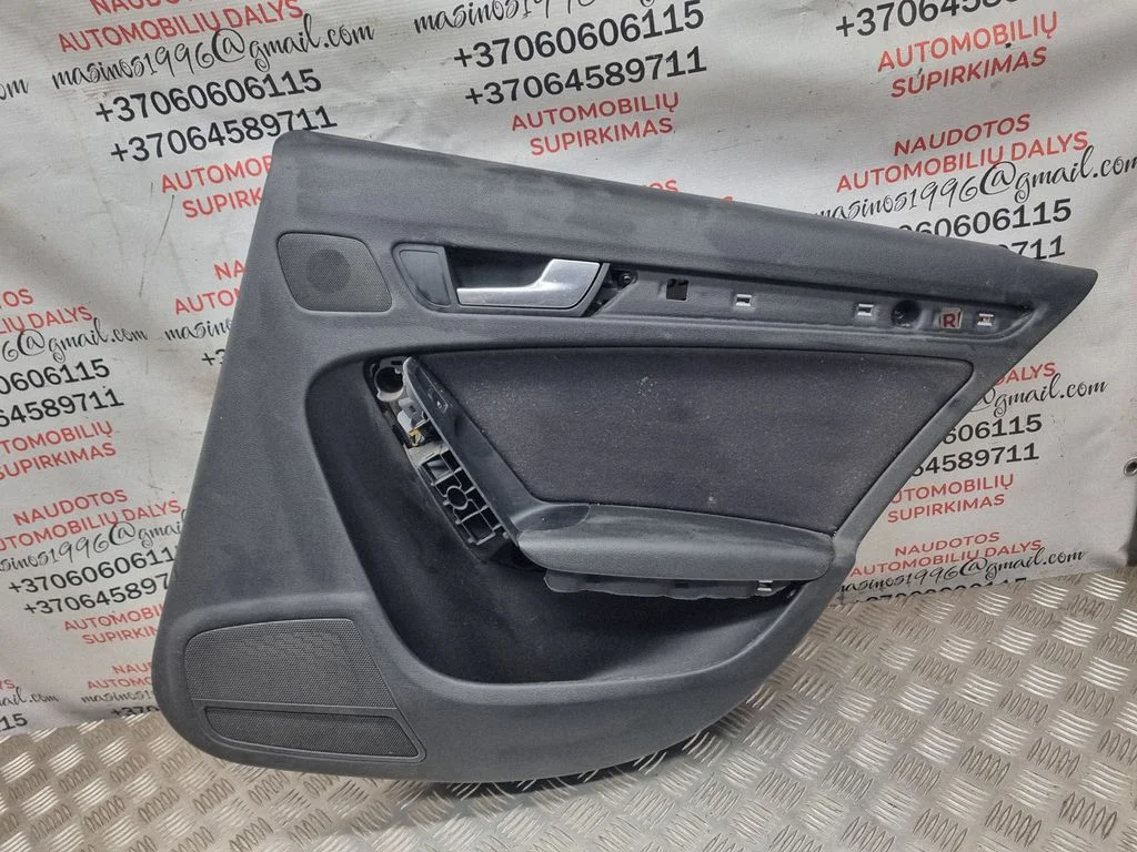 Boczek drzwi tylnych 8K0971693