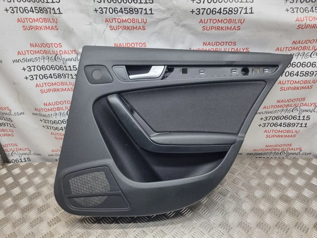 Boczek drzwi tylnych 8K0867306