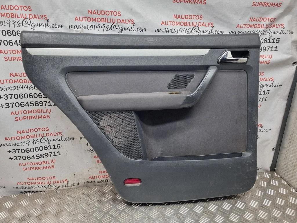 Tagumiste uste sisevooder – Volkswagen Touran I (2003-2010)