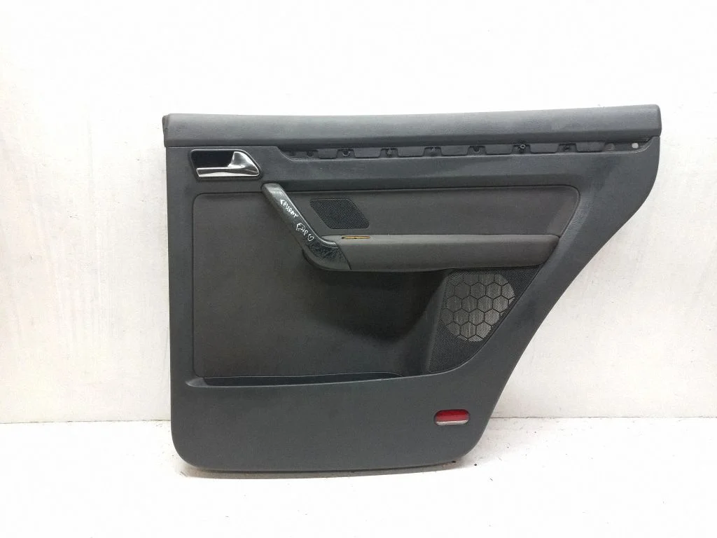Tagumiste uste sisevooder – Volkswagen Touran I (2003-2010)