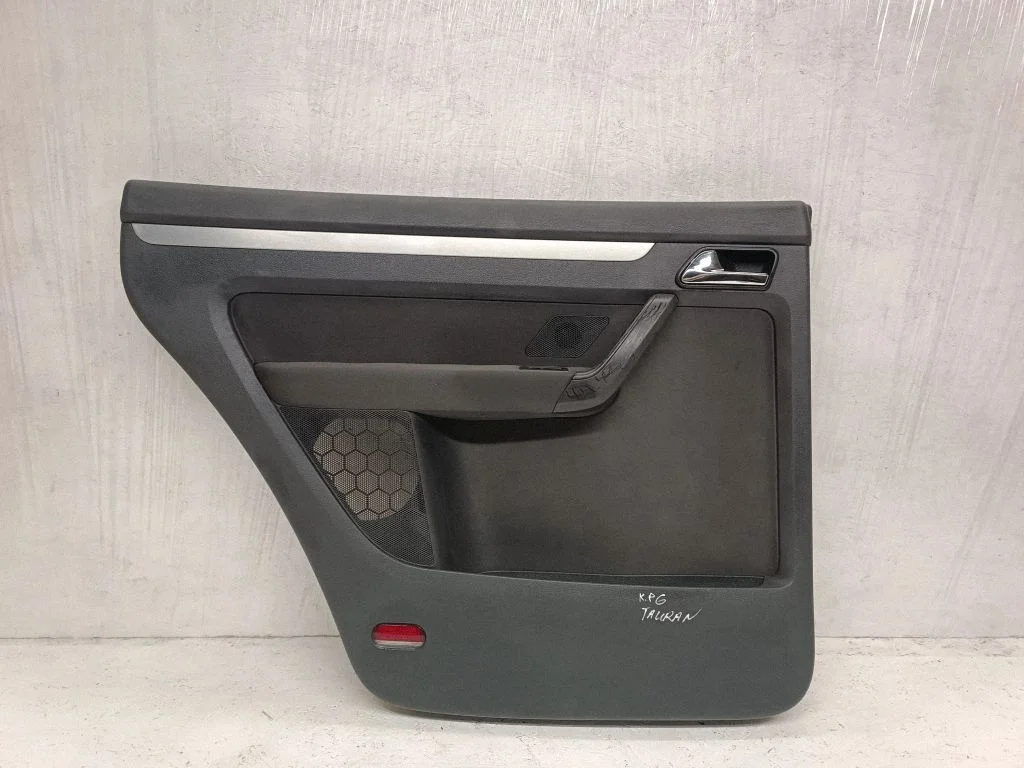 Tagumiste uste sisevooder – Volkswagen Touran I (2003-2010)