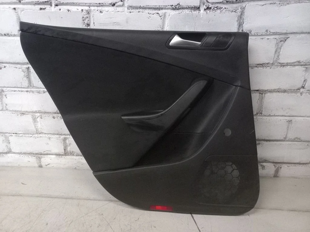 Boczek drzwi tylnych 3C9867211CT