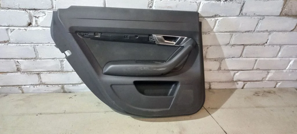 Tagumiste uste sisevooder – Audi A6 Allroad C6 (2006-2011)