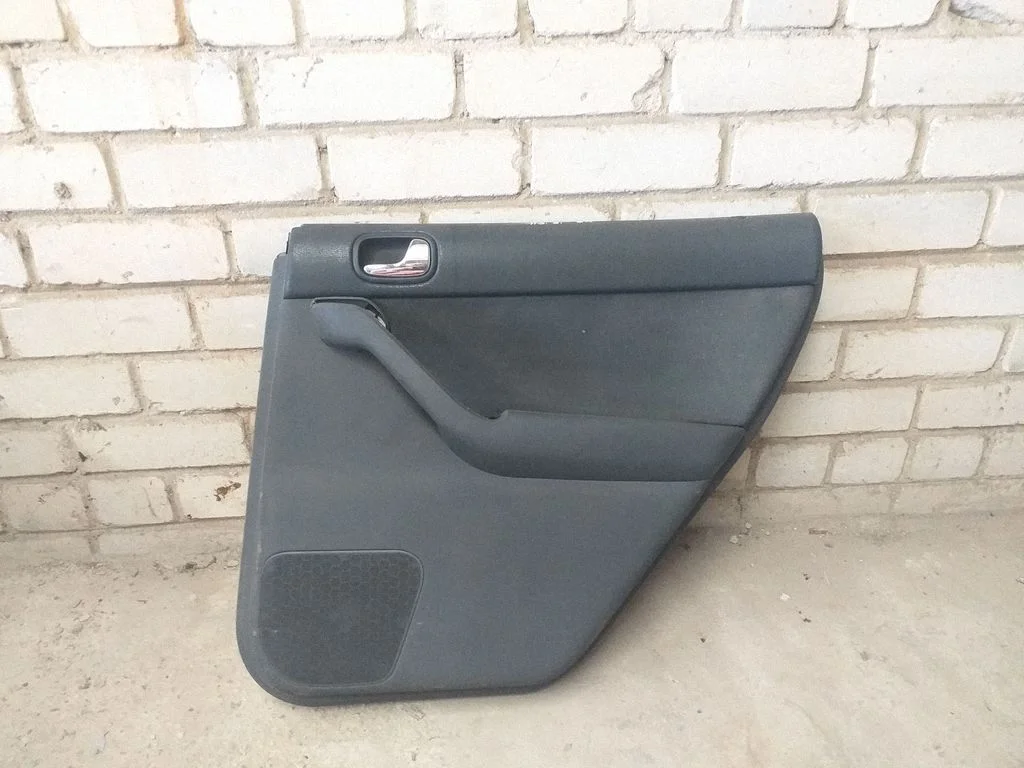 Rear door card panel trim – rear right