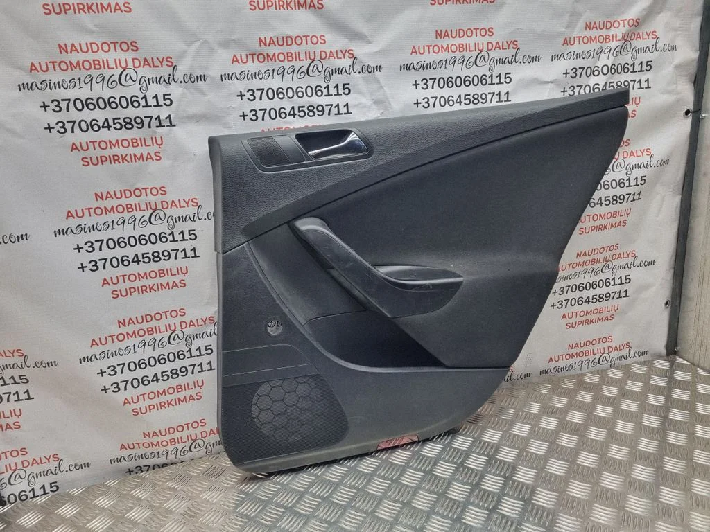 Boczek drzwi tylnych 3C5867212