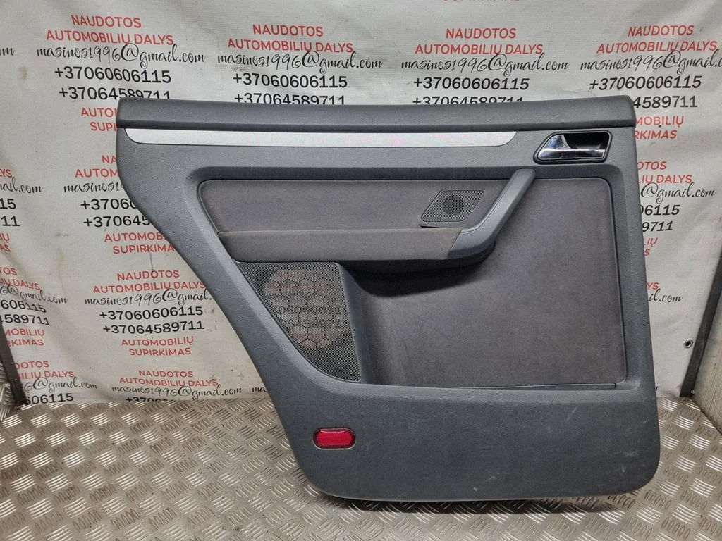 Tagumiste uste sisevooder – Volkswagen Touran I (2003-2010)