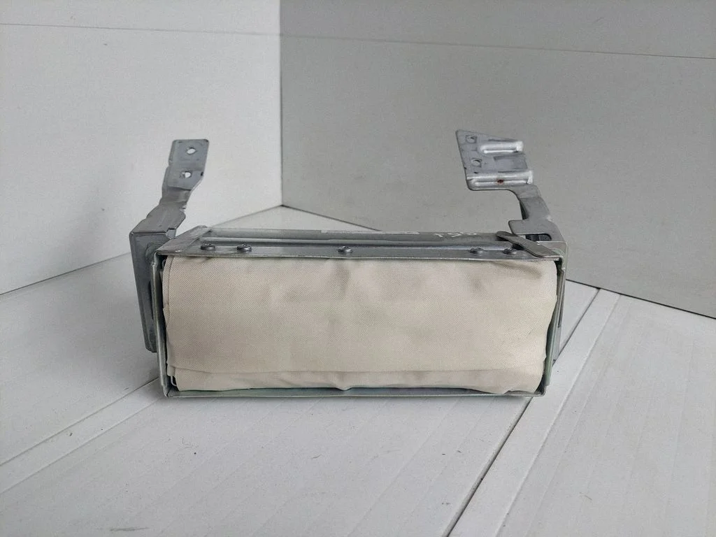 Kõrvalistuja turvapadi 3B0880204H