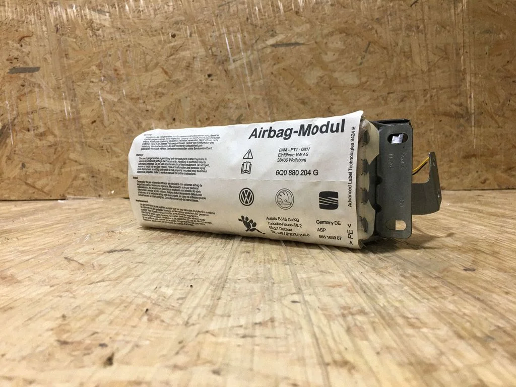 Kõrvalistuja turvapadi 6Q880204G