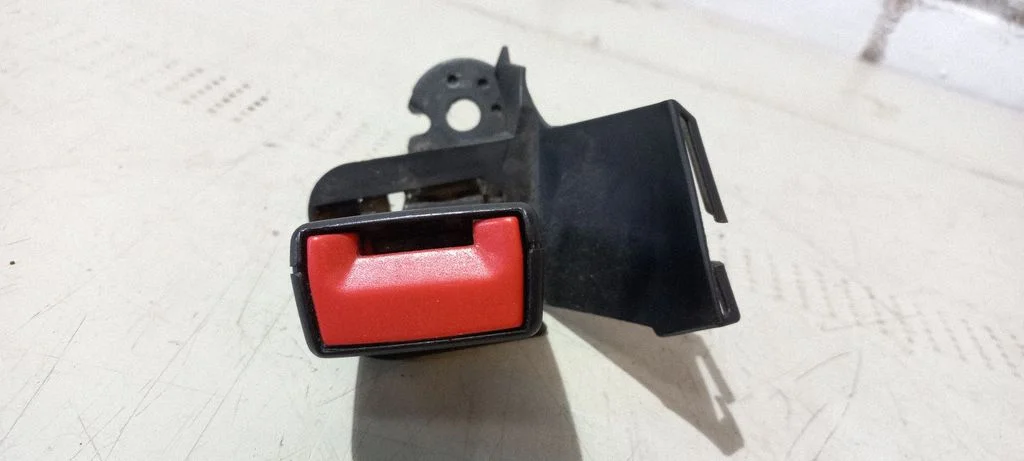 Rear seatbelt buckle – Audi A6 Allroad C6 (2006-2011)