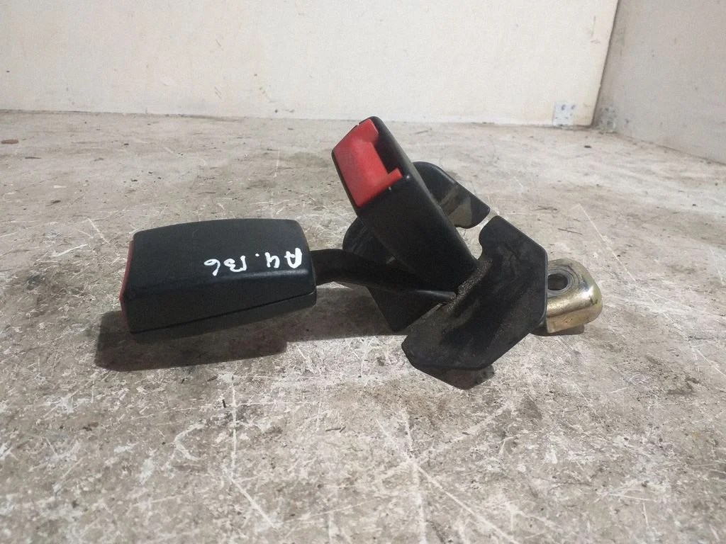 Zapięcie pasa tylne 8E085773901C