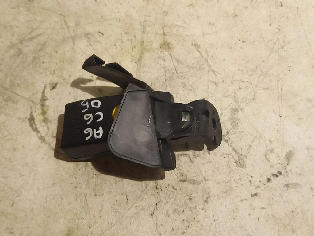 Rear seatbelt buckle – Audi A6 Allroad C5 (1999-2005)