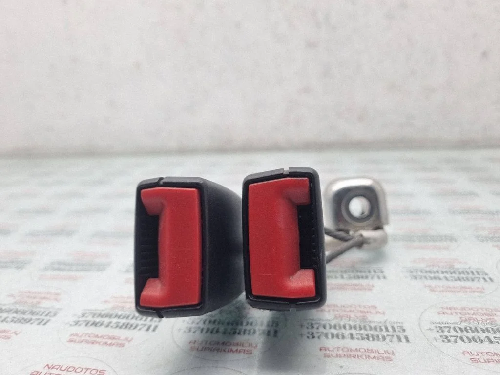 Vidējās drošības jostas sprādze (aizmugurē) 3AA857739B