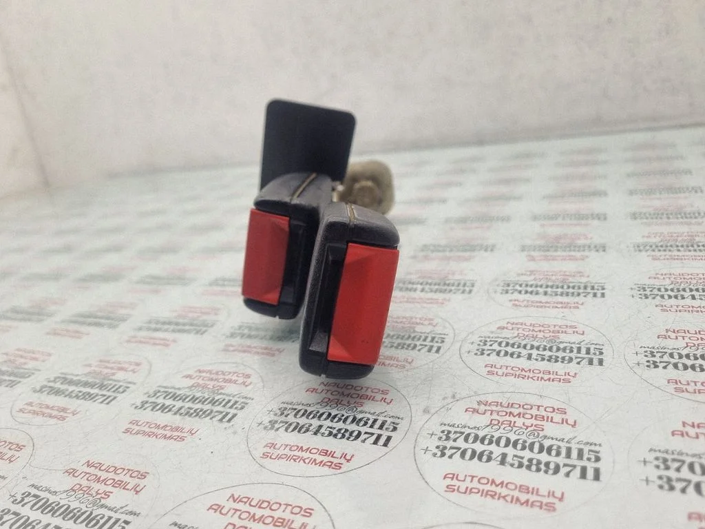Vidējās drošības jostas sprādze (aizmugurē) 3B0857739A