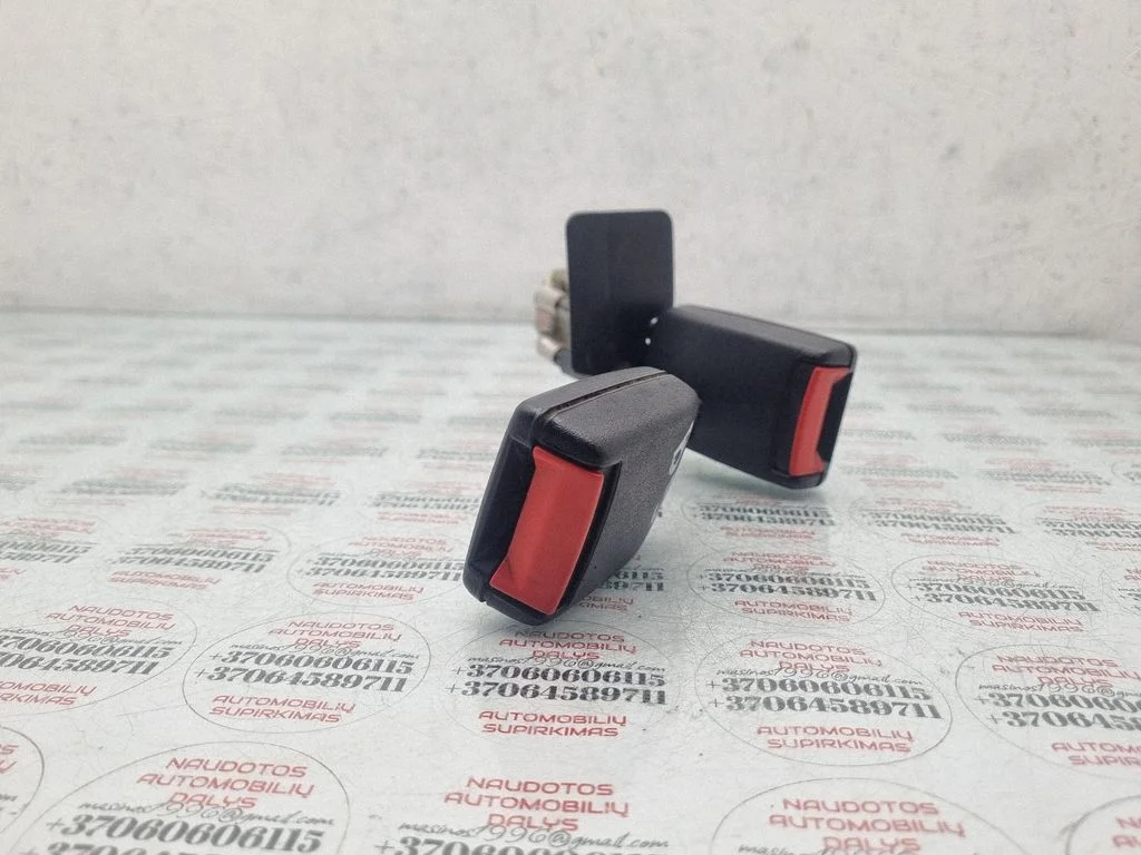 Vidējās drošības jostas sprādze (aizmugurē) 3B0857739