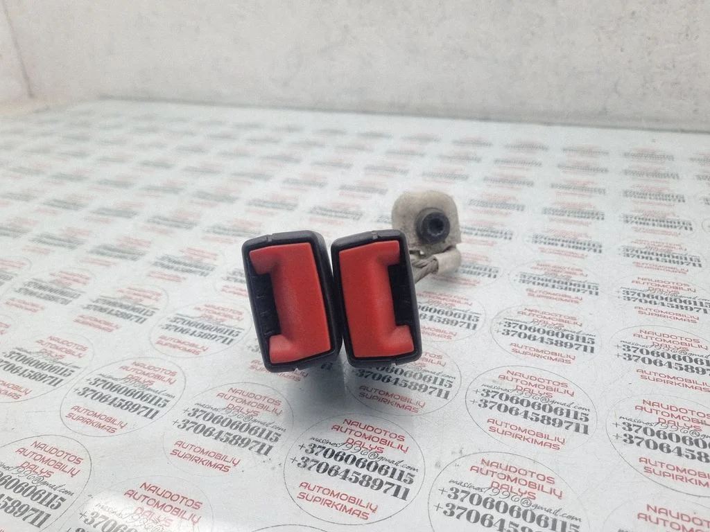 Middle seatbelt buckle (rear) 3C0857739B