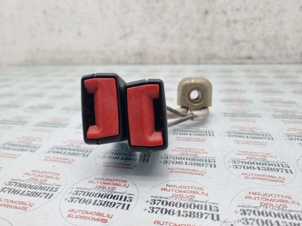 Vidējās drošības jostas sprādze (aizmugurē) 3C0857739B