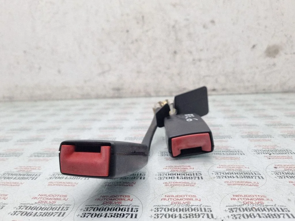Middle seatbelt buckle (rear) 8D0857739B