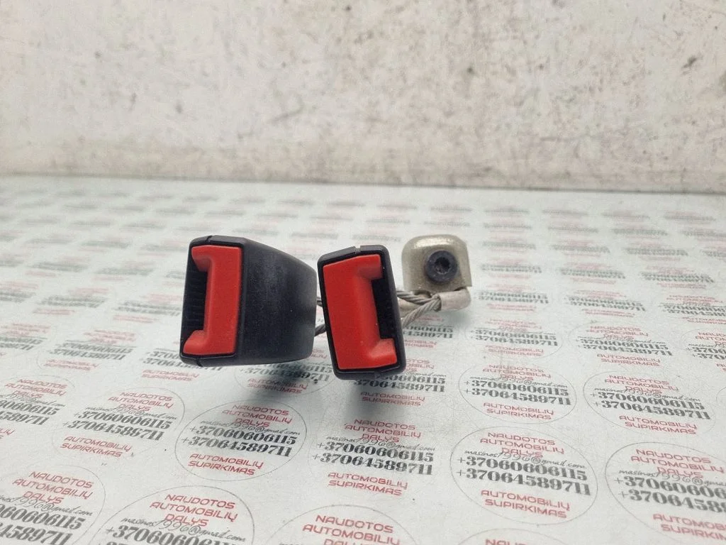 Vidējās drošības jostas sprādze (aizmugurē) 3C0857739B
