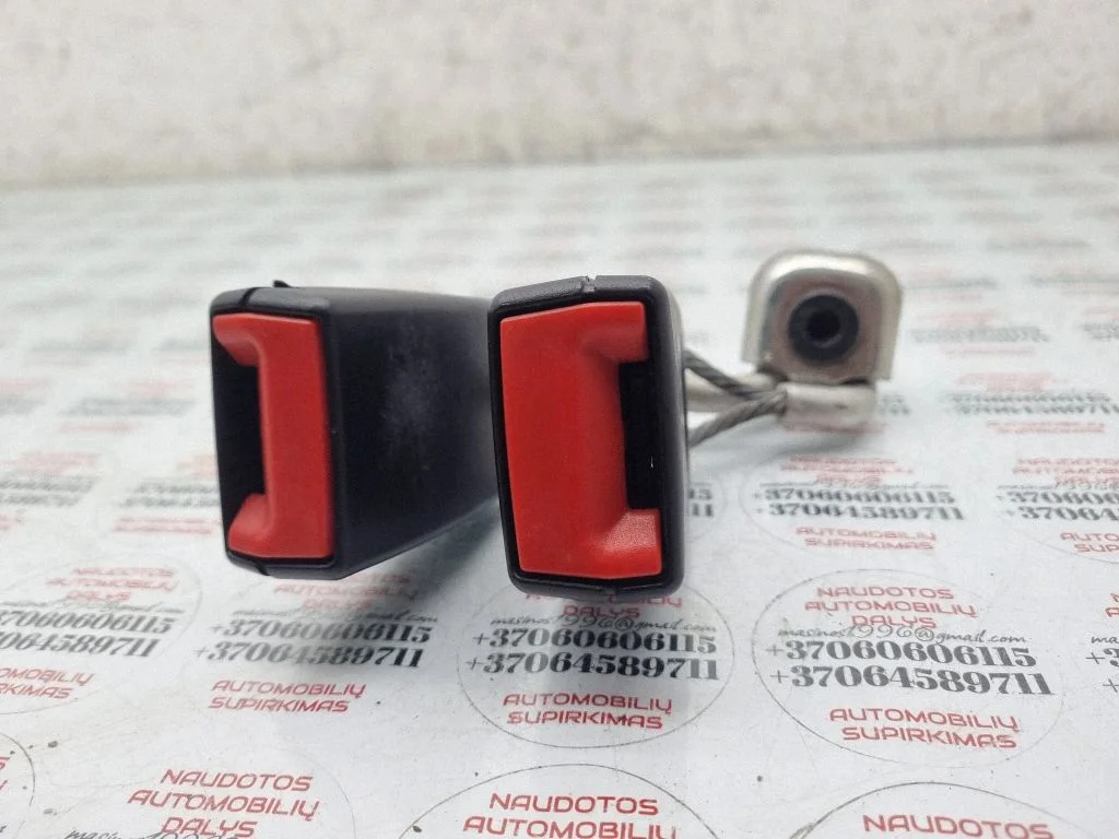 Keskmise turvavöö pannal (tagumine) 3C0857739B