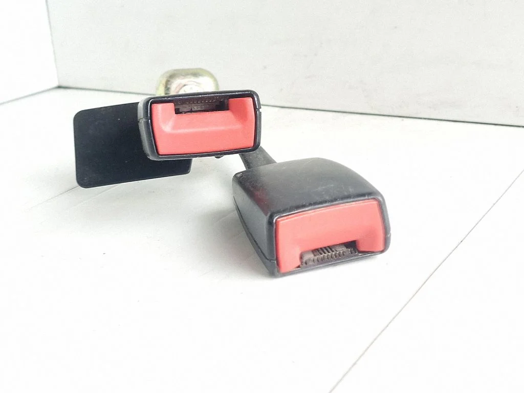 Keskmise turvavöö pannal (tagumine) 3B0857739C