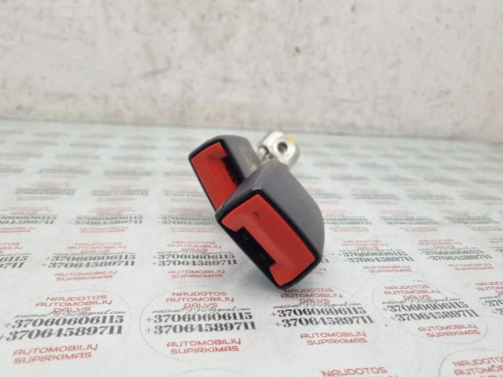 Keskmise turvavöö pannal (tagumine) 3R0857739A