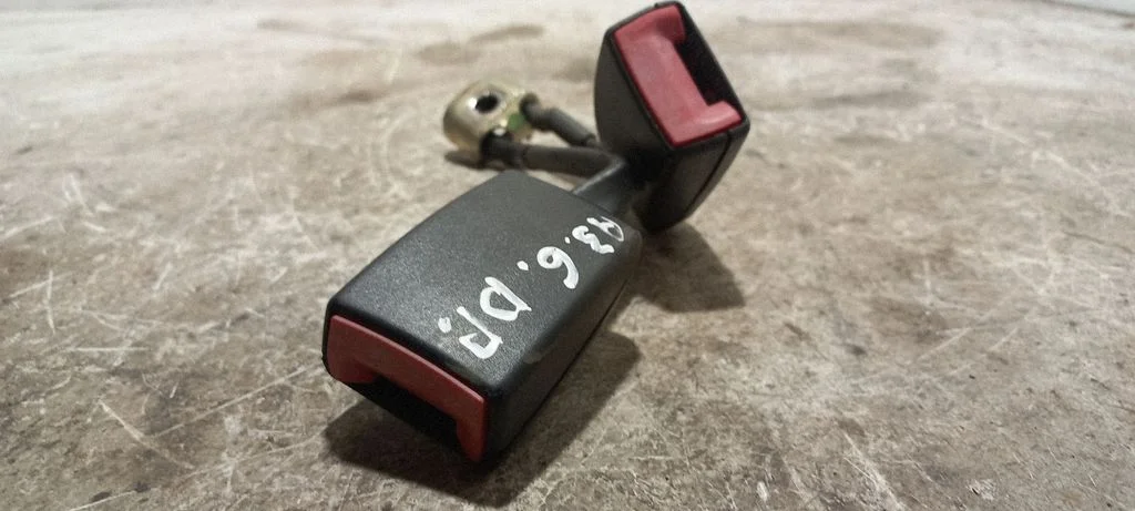 Keskmise turvavöö pannal (tagumine) – Audi A3 S3 8L (1996-2003)