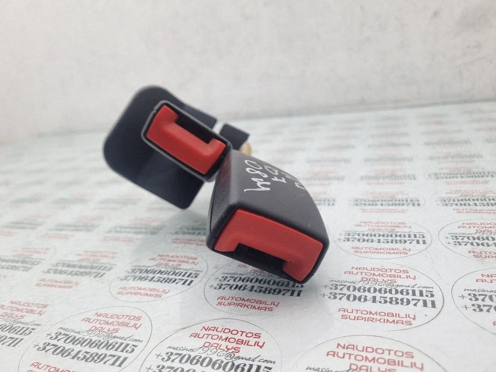Middle seatbelt buckle (rear) – Audi A4 S4 B7 8E 8H (2005-2008)