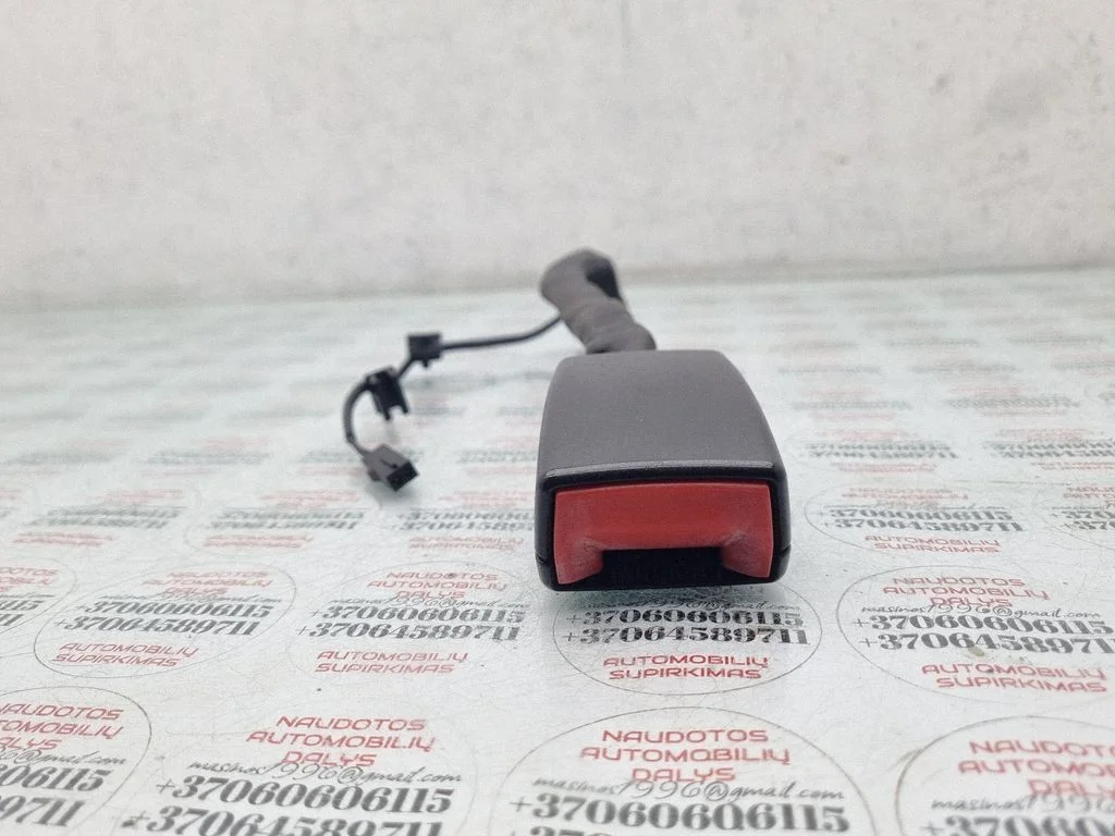 Front seatbelt buckle – Volkswagen Touran I (2003-2010)