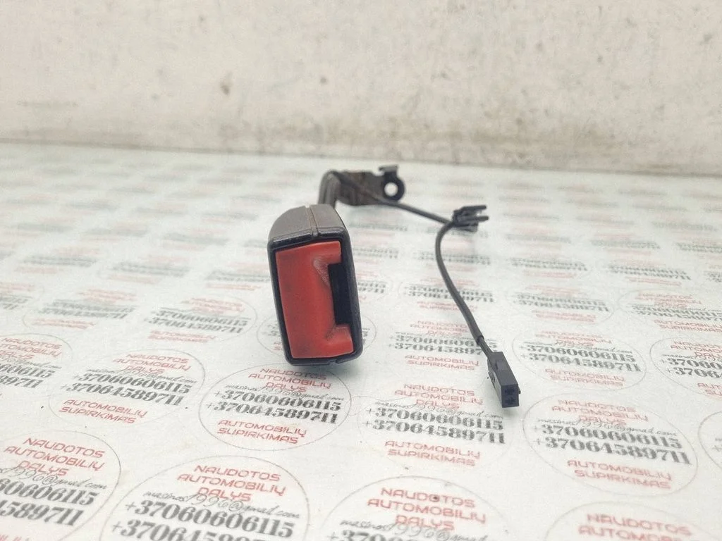 Front seatbelt buckle – Volkswagen Touran I (2003-2010)