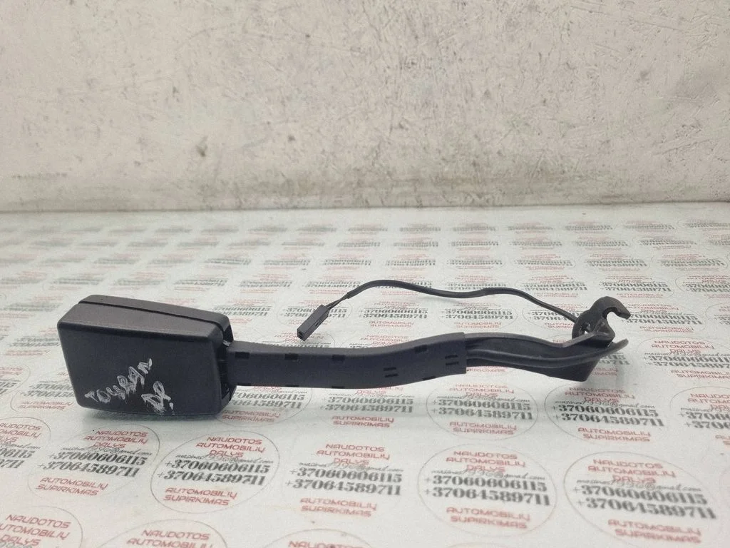 Front seatbelt buckle – Volkswagen Touran I (2003-2010)