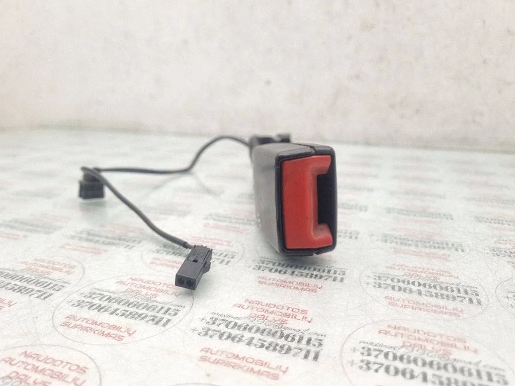 Front seatbelt buckle – Volkswagen Touran I (2003-2010)