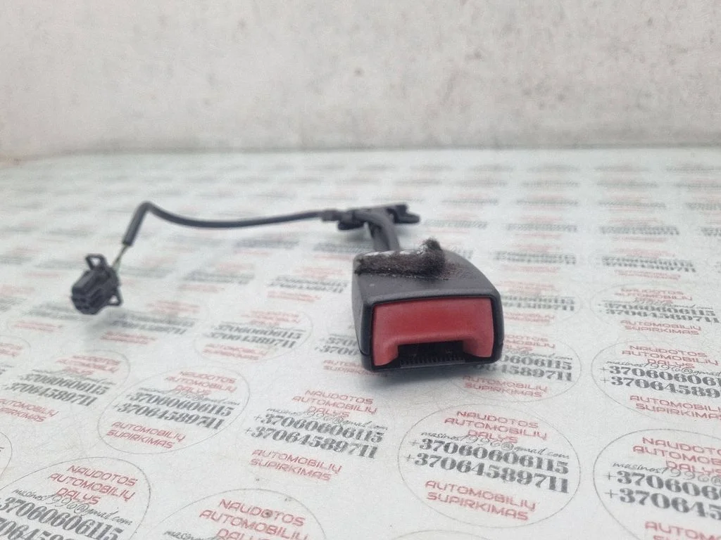 Zapięcie pasa przednie 8E0857755D