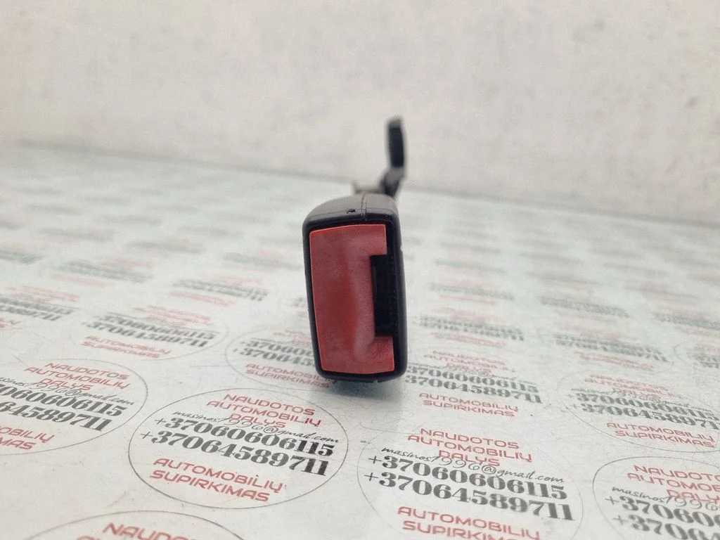 Zapięcie pasa przednie 4B0857756D