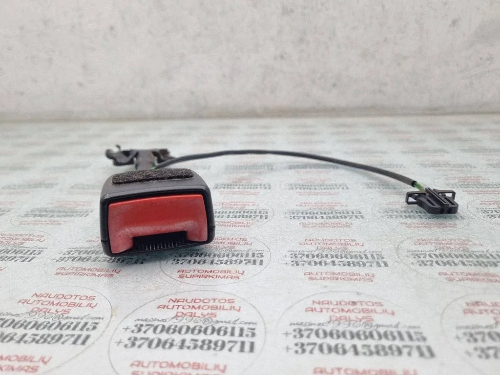 Zapięcie pasa przednie 4L0857755