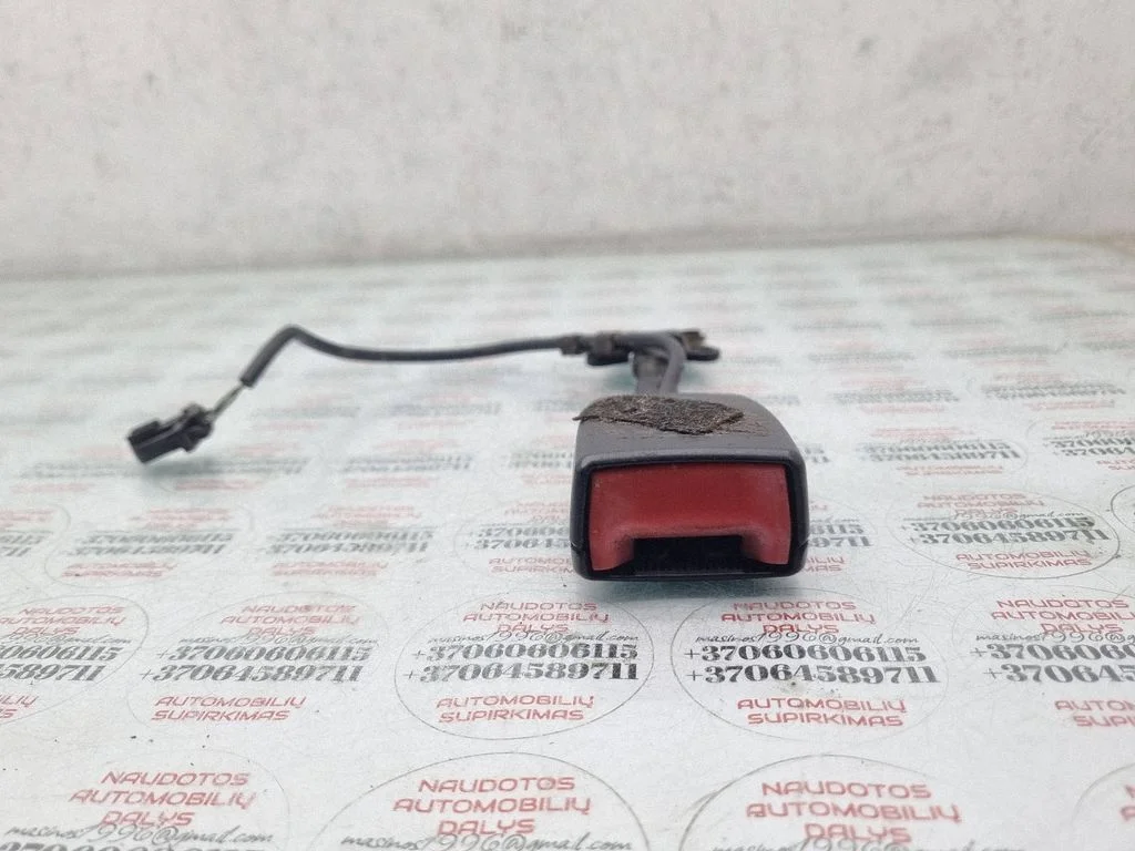 Zapięcie pasa przednie 8E0857755D