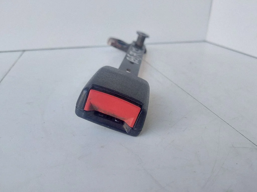 Priekšējās drošības jostas sprādze 3B0858471