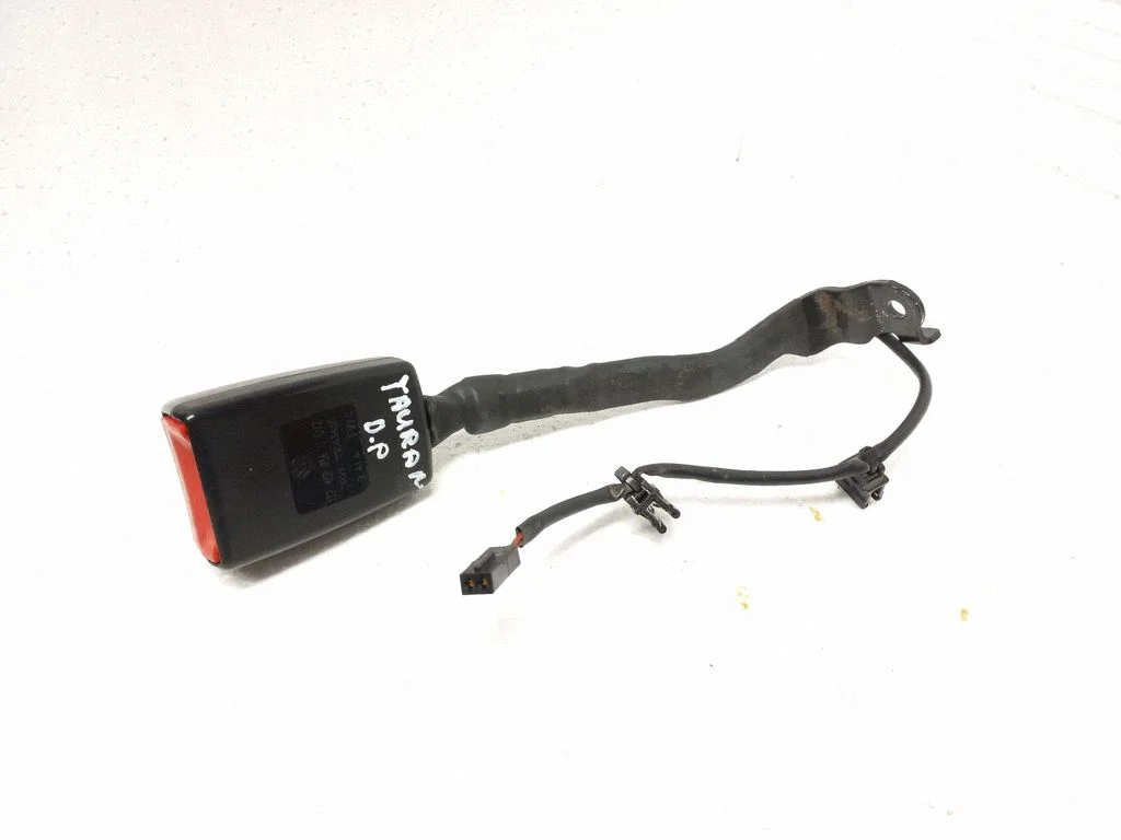 Front seatbelt buckle – Volkswagen Touran I (2003-2010)