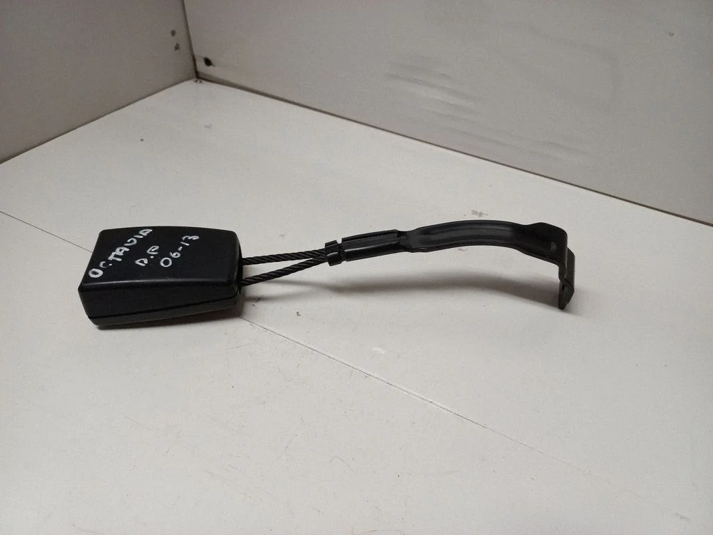 Eesmise turvavöö pannal – Skoda Octavia Mk3 (5E) (2013-2019)