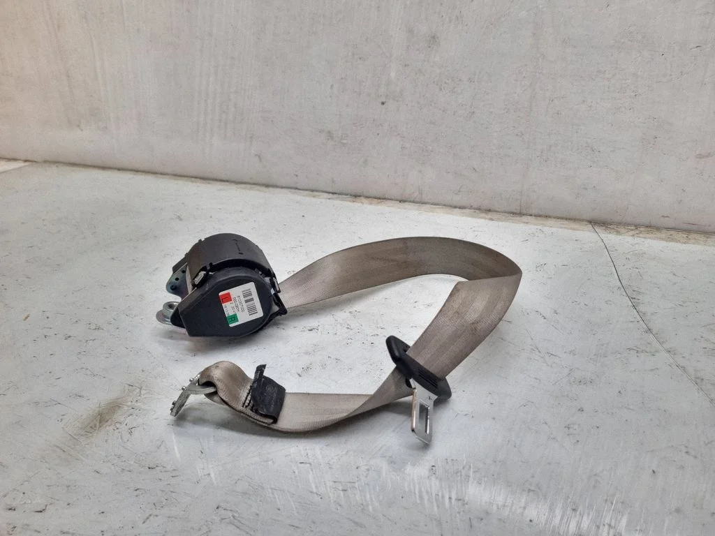Rear seatbelt – Audi A4 Allroad B8 (2008-2016)