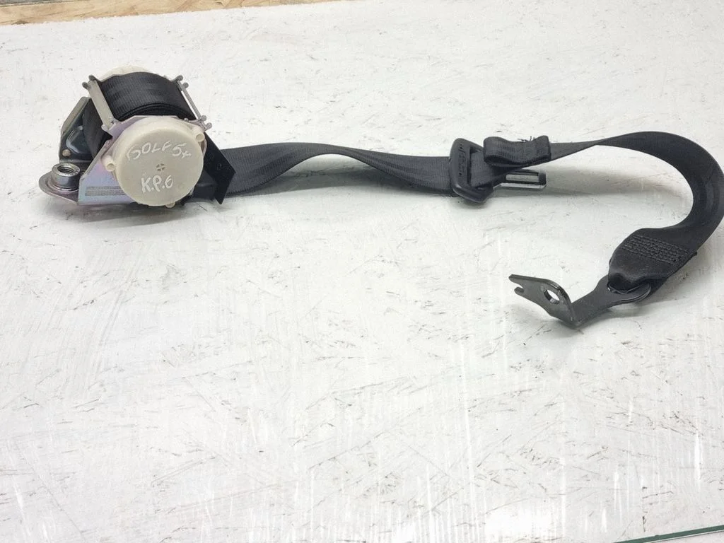 Rear seatbelt 33041587B