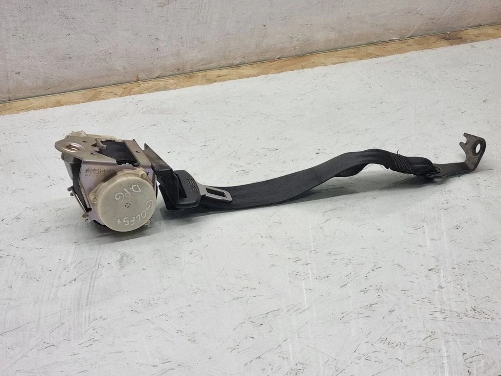 Rear seatbelt – rear right