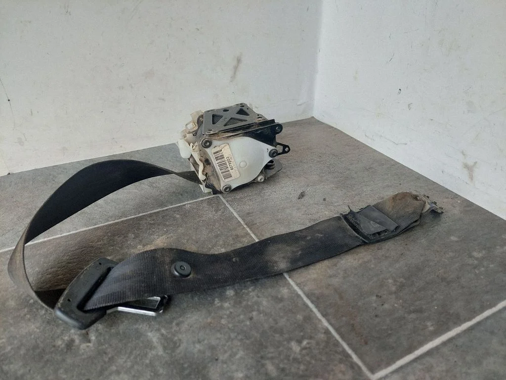 Tagumine turvavöö 8E5857805G