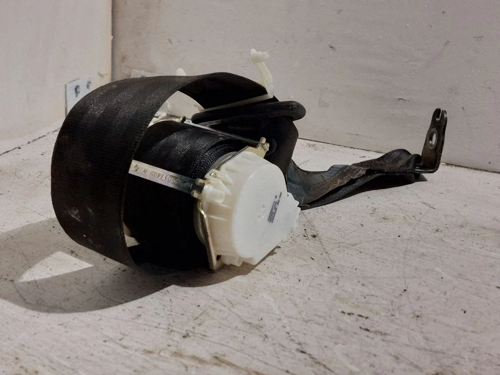 Rear seatbelt 3C0857806G