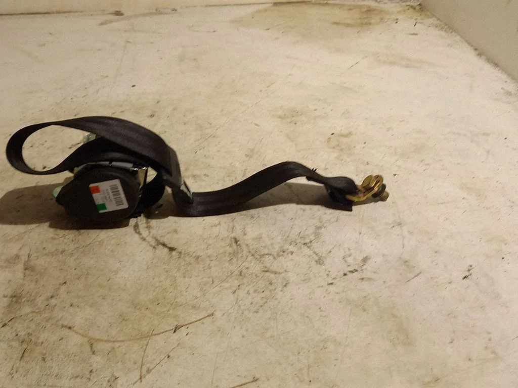 Rear seatbelt – Audi A4 Allroad B8 (2008-2016)