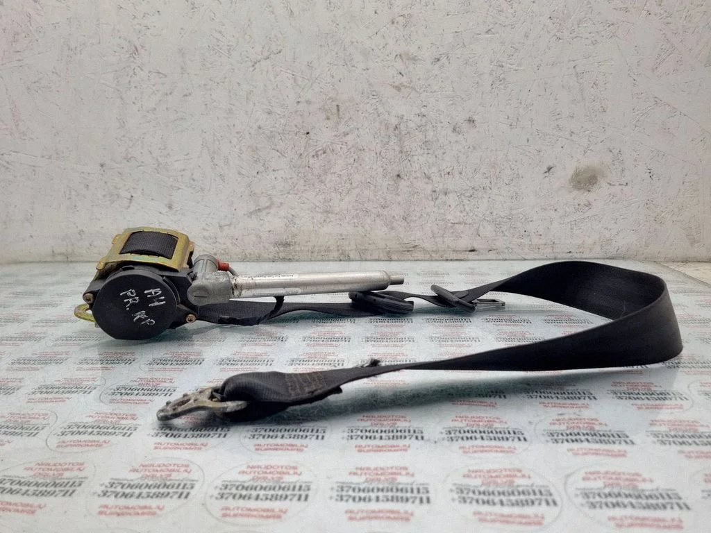 Front seatbelt 8D0857705A